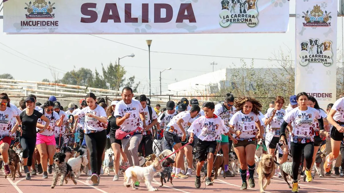 Vecinos de Neza conviven con sus mascotas en “la carrera más perrona”