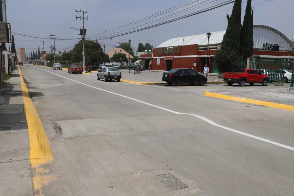Presidenta municipal de Cuautitlán entrega primera obra de repavimentación en Hacienda Cuautitlán