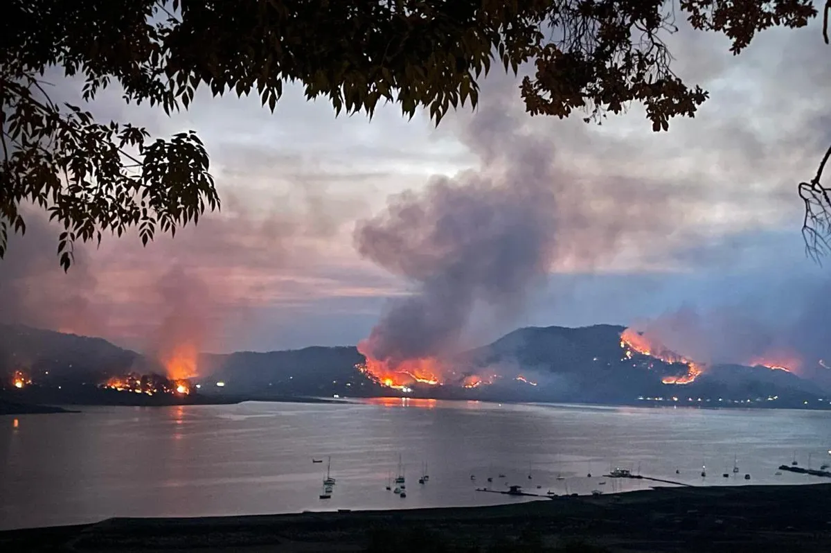 Incendio en Valle de Bravo continúa extendiéndose