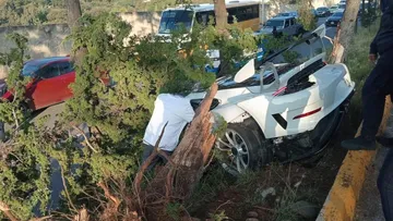 Porsche valuado en más de 4 millones se estrella en Atizapán