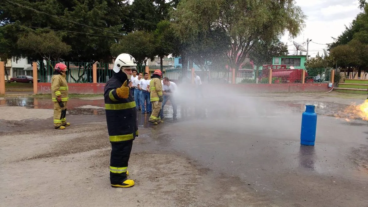 Bombero, profesión de mucho sacrificio y poco reconocimiento oficial 