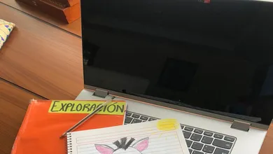 Computadora y libretas