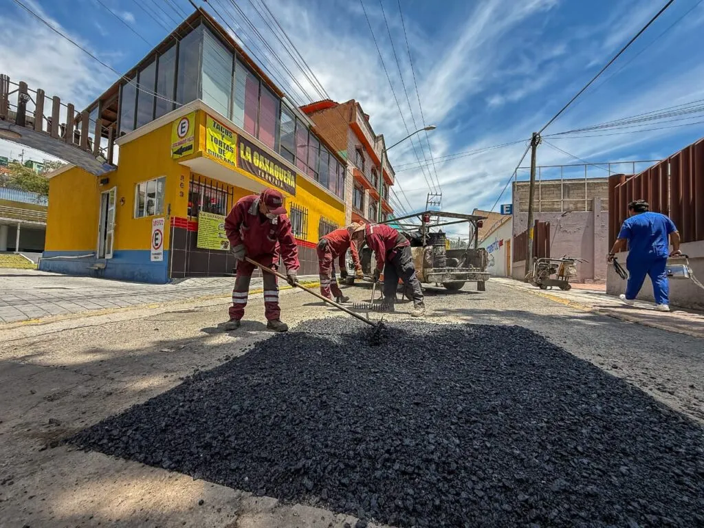 Continúan trabajos de bacheo en distintas zonas de Toluca