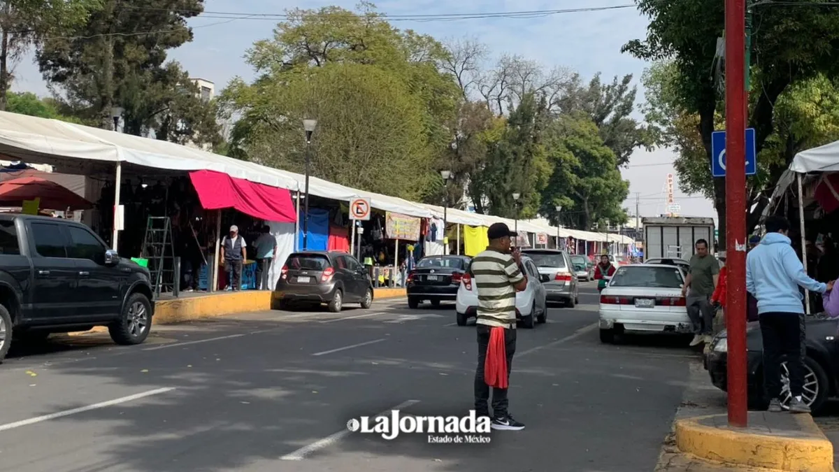 Franeleros reaparecen tras suspensión de parquímetros en Ecatepec