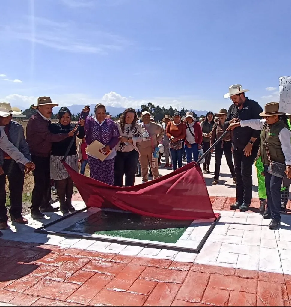 Fortalece Adolfo Solis la movilidad rural en Almoloya de Juárez con caminos duraderos