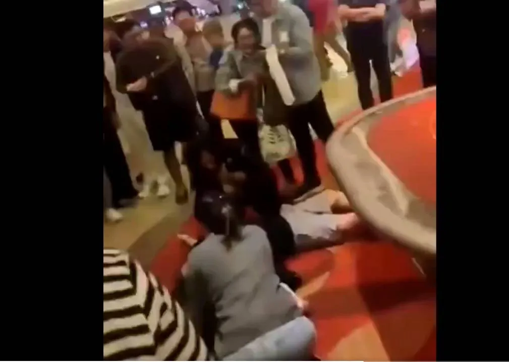 VIDEO: Juega en casino, gana 4 millones de dólares y le da un infarto fulminante