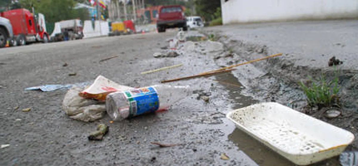 Toluca: Exhortan a la ciudadanía a no tirar basura en las calles