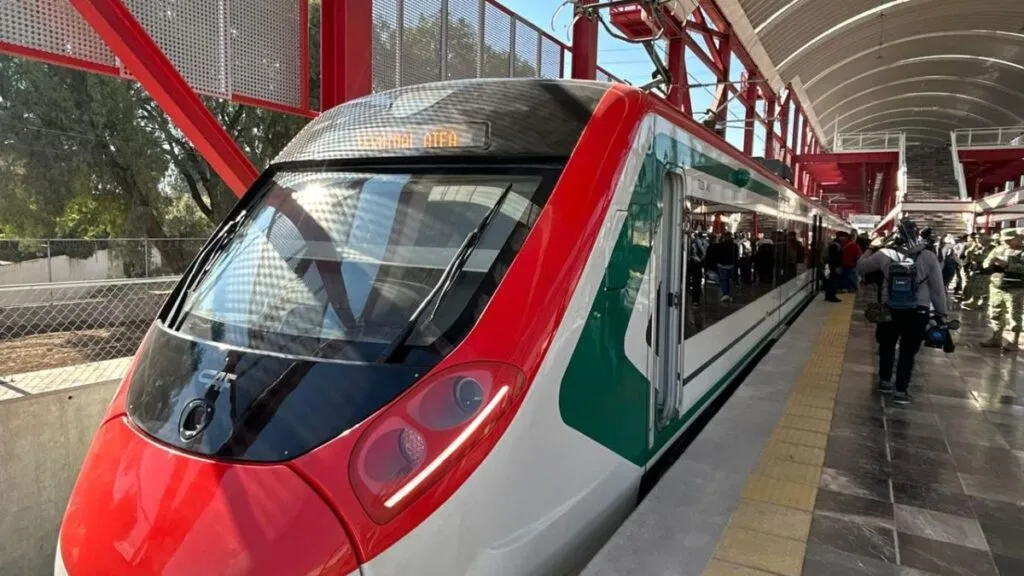 Sheinbaum realiza el primer recorrido de prueba del Tren Suburbano al AIFA