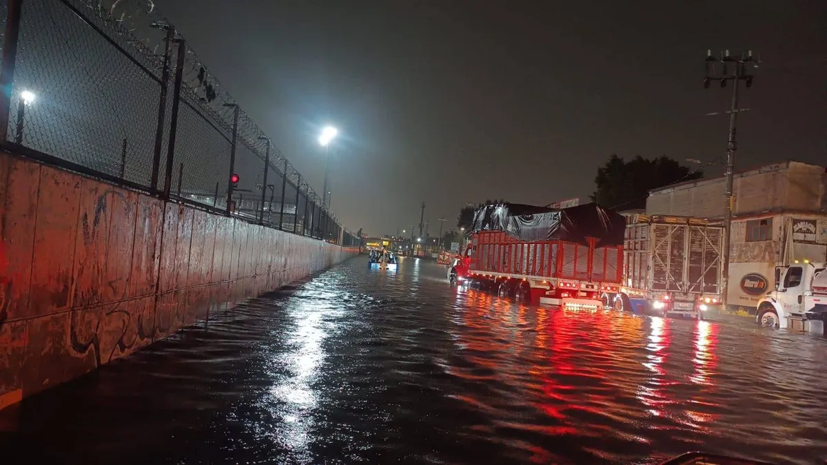 Lluvia deja fuertes encharcamientos en distintos puntos de Ecatepec