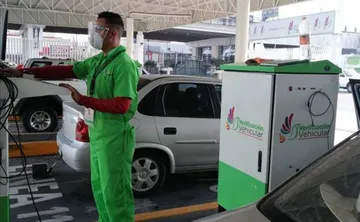 Recuerda que verificar es un requisito importante ya que si no lo haces deberás pagar una multa y además el costo del trámite que es obligatorio. Foto: La Jornada