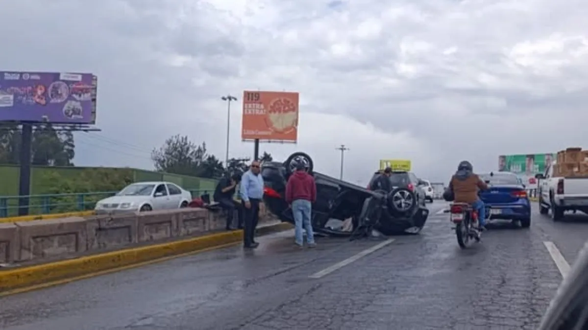 Vuelca vehículo en Tollocan hoy 30 de marzo