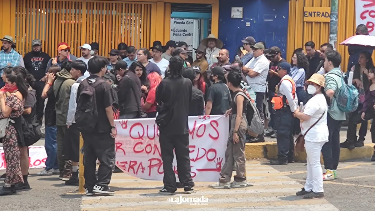 Estudiantes del CCH Naucalpan se mantienen en Asamblea con directivos del plantel, maestros y estudiantes