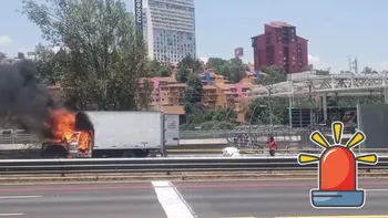 Tráiler se incendia en la México-Toluca y provoca caos hoy 14 de abril