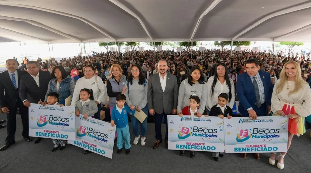 Pedro Rodríguez inicia la entrega de más de 52 millones de pesos en becas educativas