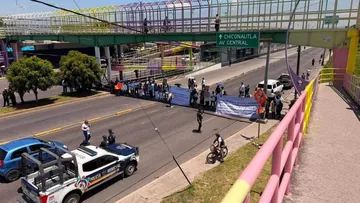 Trabajadores de la salud bloquean Ecatepec; hay caos vial