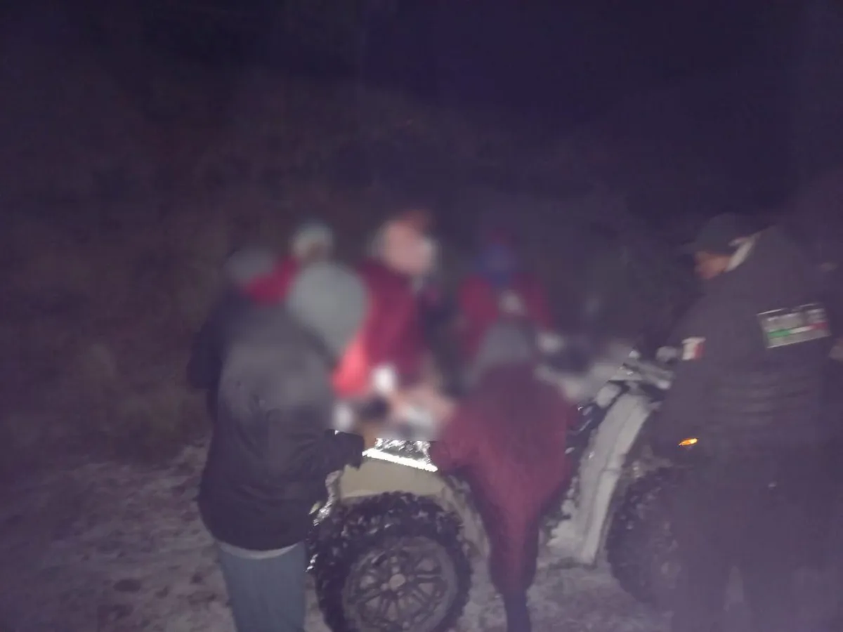 Los elementos de seguridad localizaron a siete mujeres, cinco hombres y dos menores de edad de 17 y 9 años.