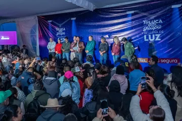 Rompe Ricardo Moreno años de rezago e ilumina las comunidades del norte de Toluca