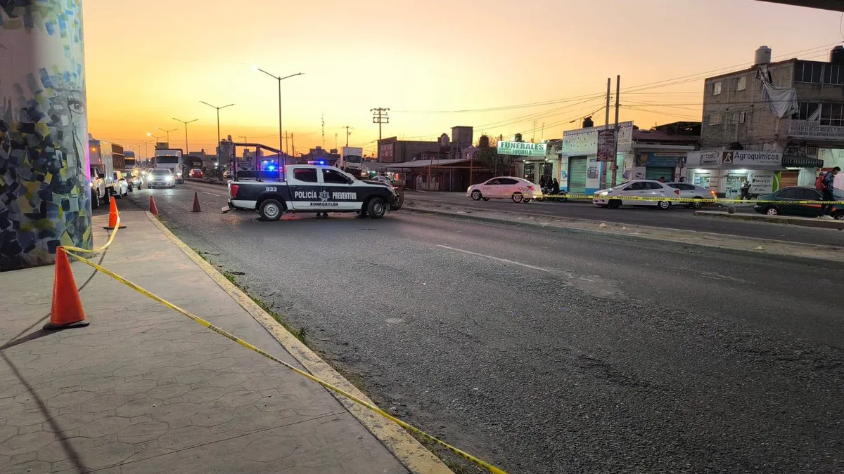 Descubren huesos en carretera Toluca-Naucalpan tras trabajos de bacheo; autoridades investigan