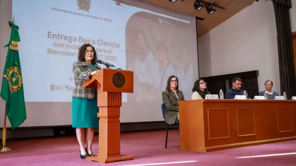 Transformación Universitaria impulsa reconocimiento a excelencia y espíritu humanista de mentes científicas: Paty Zarza