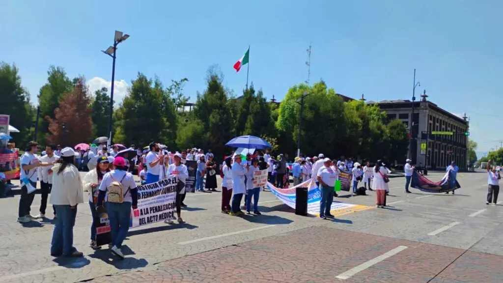 Comunidad médica marcha para exigir justicia para el cirujano Fernando “N”