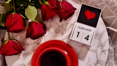 ¿Buscas florerías y desayunos más baratos para este 14 de febrero?