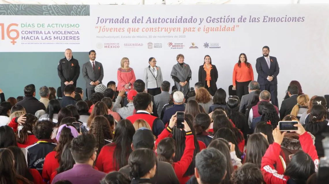 Nezahualcóyotl: Delfina Gómez pide a jóvenes que no se normalice la violencia