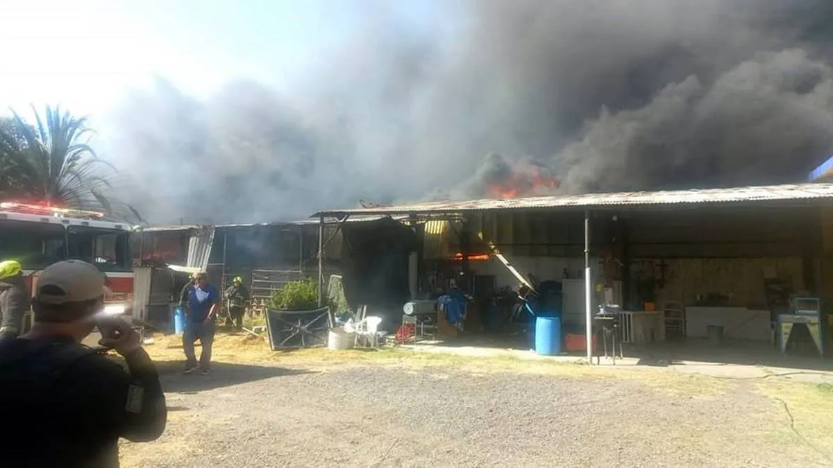 Cuautitlán Izcalli: Se registra incendio en cartonera en Santa Barbara