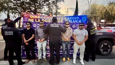 En una camioneta les encontraron nueve borregos reportados como robados en San Cristóbal Huichochitlán; además, otra víctima los señaló por el presunto robo de una vaca.