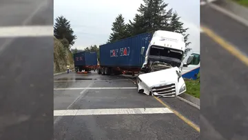 Accidente en la Toluca- Atlacomulco a la altura de Puente de San Bernabé