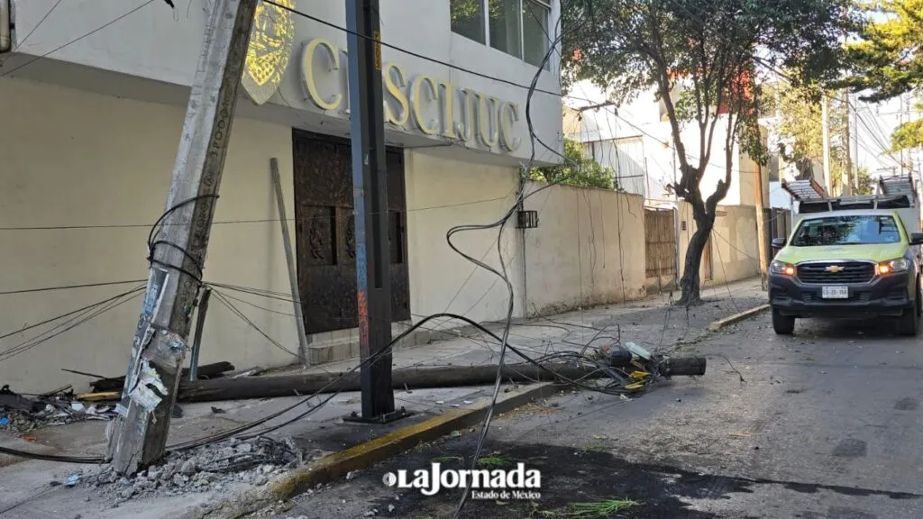 Se registra choque de tráiler sobre Tollocan