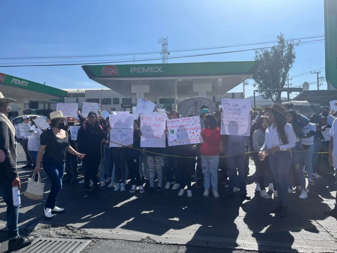 Estudiantes de Chimalhuacán se manifiestan por necesidades en más de 200 escuelas