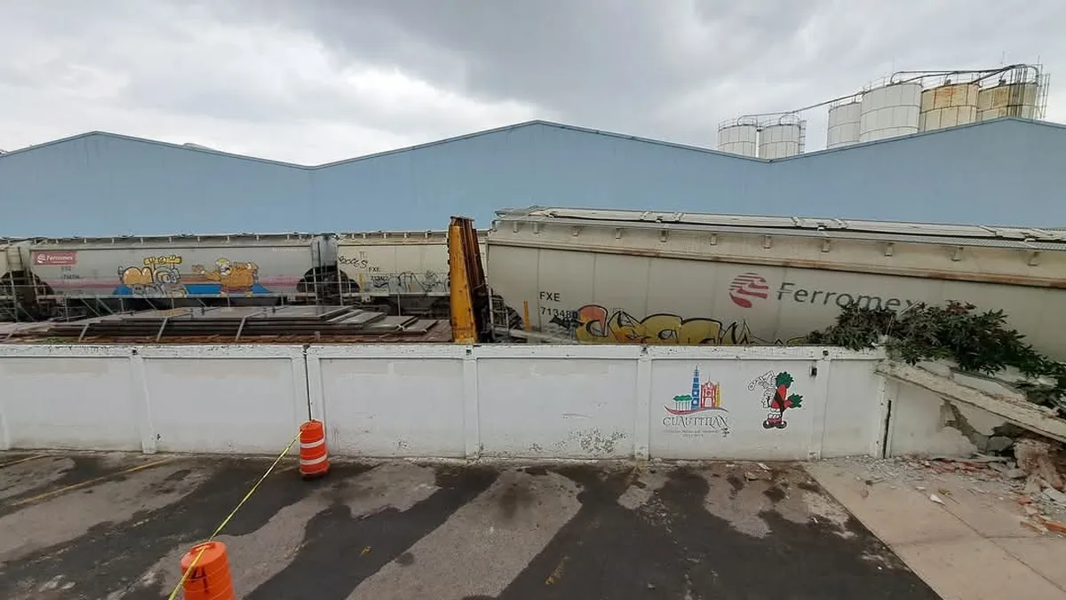 [VIDEO] Se descarrila tren en Cuautitlán y daña oficinas de la Guardia Civil