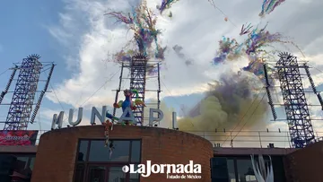 Artesanos llenan de color la Feria Internacional de la Pirotecnia en Tultepec