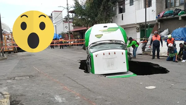 Socavón se traga a camión de Jarritos en Iztapalapa, CDMX [VIDEO]