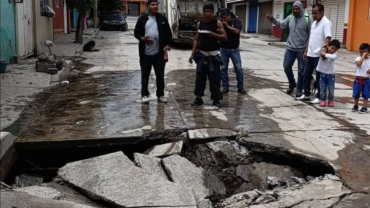 Vecinos de Chimalhuacán reportan fugas y socavones
