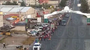 Carretera Almoloya-Toluca con reducción de carriles por paso de peregrinos
