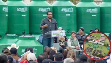 Adolfo Solis entrega cerca de mil tinacos en Almoloya de Juárez