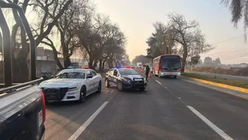 Hombre muere al intentar cruzar la vialidad en la carretera Toluca-Tenango