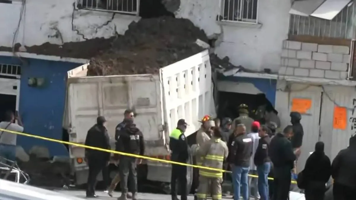 Tultitlán: Dos muertos y tres lesionados dejó una unidad de carga que se quedó sin frenos