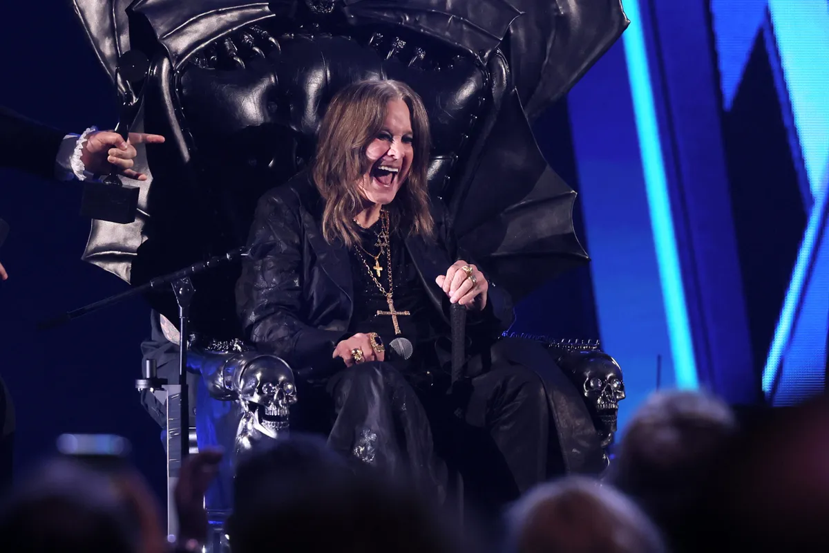 Osbourne recibió numerosos elogios a lo largo de su salvaje y estridente carrera, incluido un Grammy a la Mejor Interpretación de Metal en 1994.