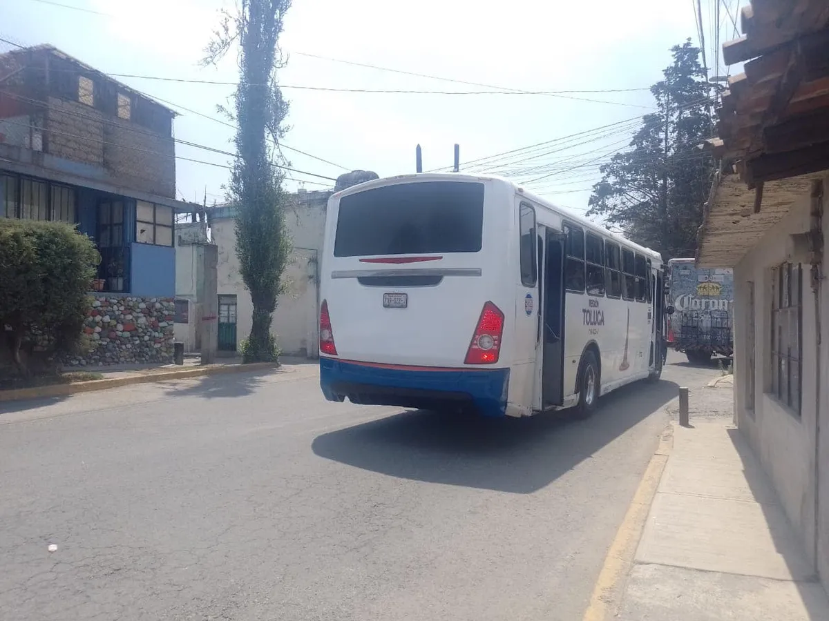 Toluca: Denuncian asalto en autobús de Santa María Totoltepec