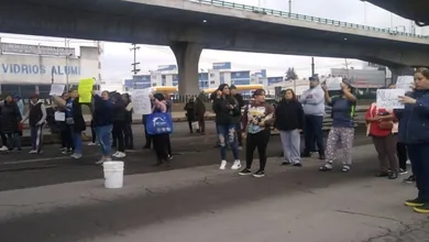 Habitantes de Naucalpan bloquean Periférico Norte, demandan falta de agua