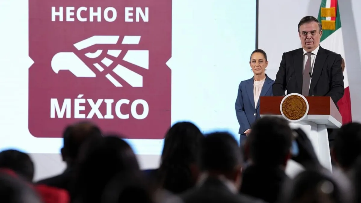 El secretario de Economía, Marcelo Ebrard, durante la conferencia matutina en Palacio Nacional.