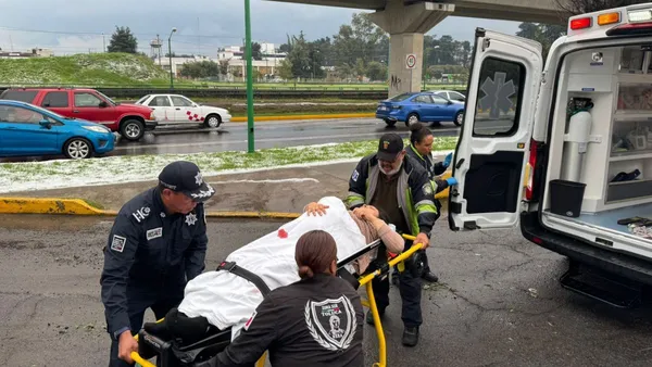 Policías de Toluca atienden a mujer en labor de parto, realizaban operativo ante afectaciones por lluvia