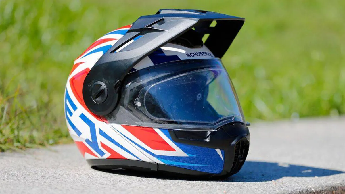 ¿Cuáles son las certificaciones para cascos de motociclistas?