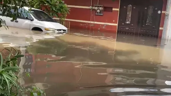 Colonia Vicente Villada, en Nezahualcóyotl, continúa inundada