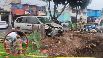 Cae camioneta en socavón de cinco metros en Ecatepec; no hay lesionados