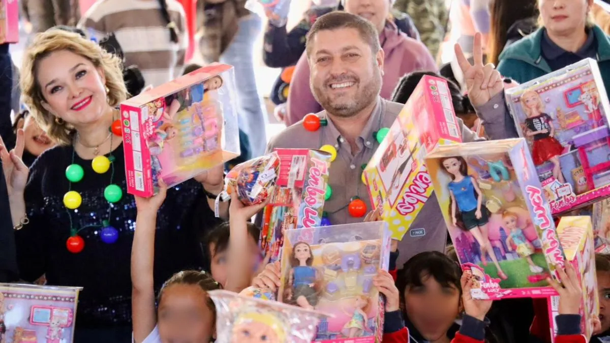 Día mágico y lleno de esperanza viven niñas y niños de Badiraguato con la Caravana Navideña