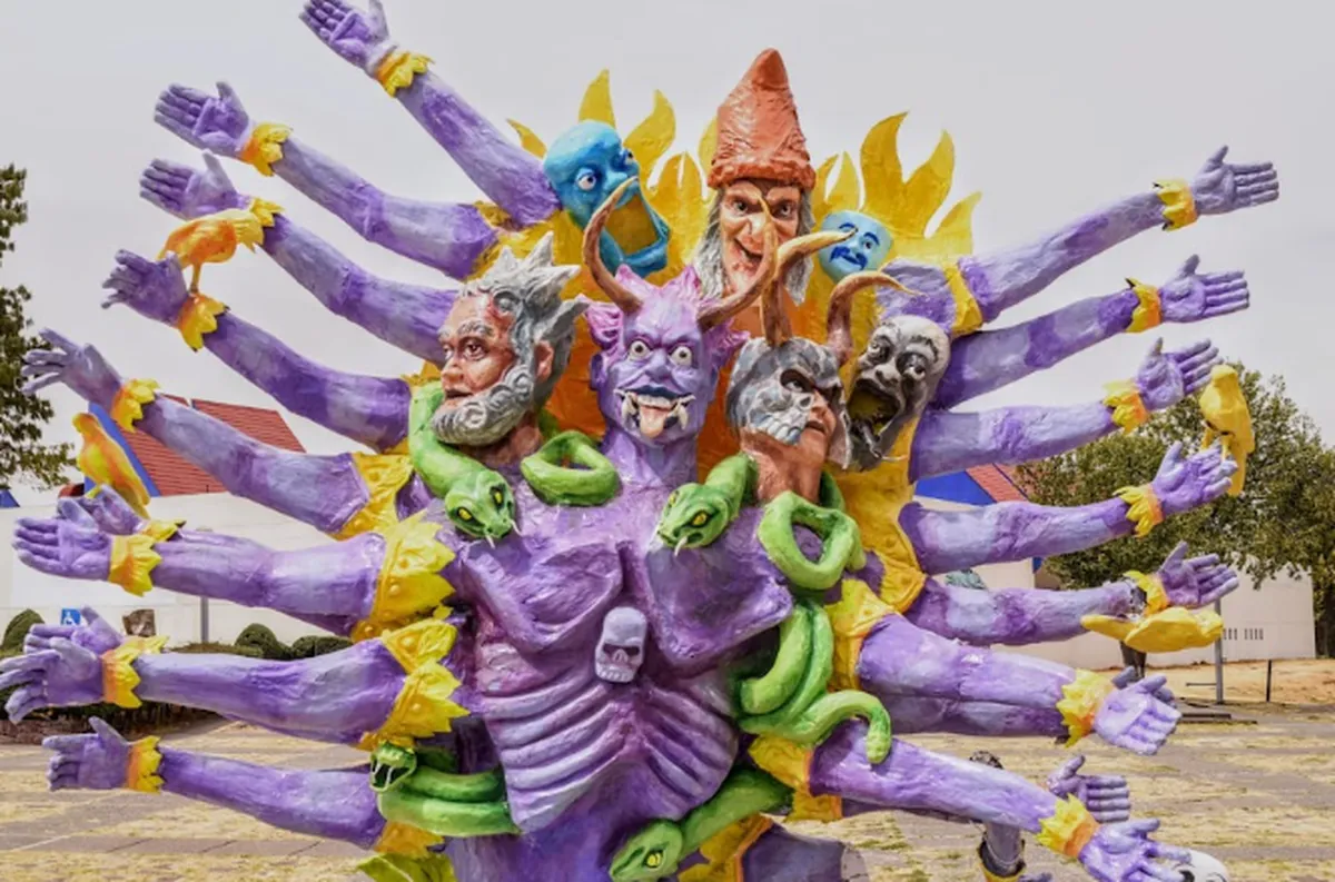 Judas monumentales se adueñan del Centro Cultural Mexiquense