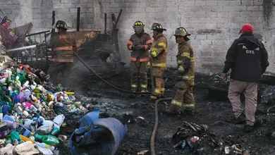 Actualmente se realizan labores de remoción de escombros y enfriamiento.